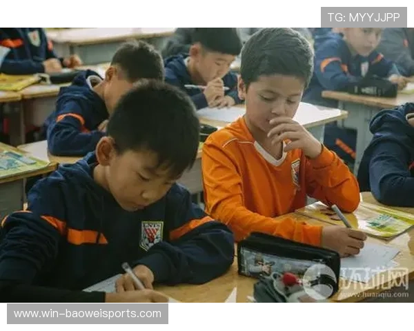 足球球星食堂揭秘：明星球员的营养餐单与饮食习惯分析